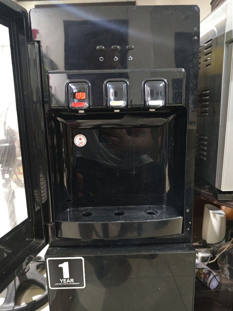 American Home Water Dispenser (Category: Water Purifiers & Dispensers) located in Las Pinas. Submitted by lyshitski (Listing ID 1468185909, Image 3). Description: American Home Water Dispenser Top Load With 3 functions: -Hot -Room Temperature -Cold Every temperature is still functional RFS: Upgraded to another dispenser Price is negotiable..