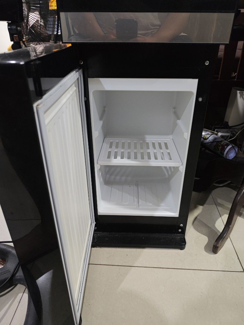 American Home Water Dispenser (Category: Water Purifiers & Dispensers) located in Las Pinas. Submitted by lyshitski (Listing ID 1468185909, Image 2). Description: American Home Water Dispenser Top Load With 3 functions: -Hot -Room Temperature -Cold Every temperature is still functional RFS: Upgraded to another dispenser Price is negotiable..