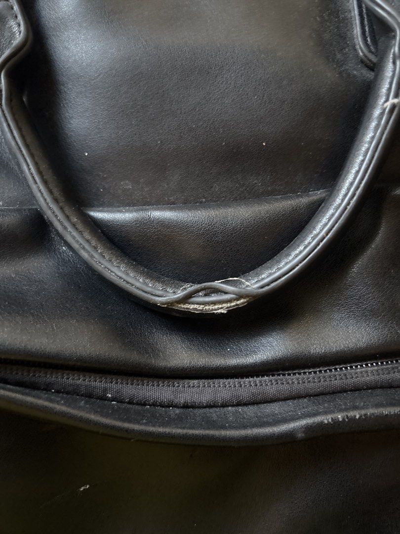 Anello Black Backpack (Category: Backpacks) located in Manila. Submitted by kszortpdrss (Listing ID 1468129279, Image 2). Description: See pictures for flaws and defects..