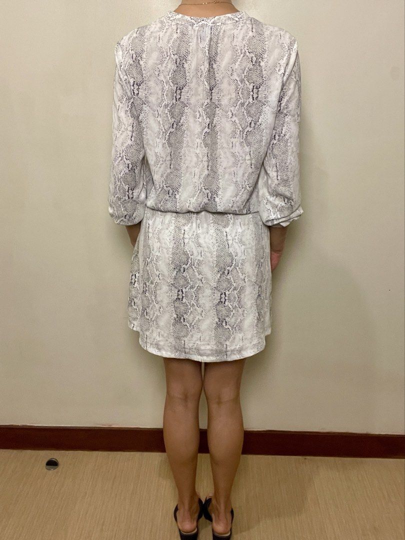 Animal Skin Dress (Category: Dresses) located in Pasig City. Submitted by againdarling (Listing ID 1468141844, Image 2). Description: S-L Adjustable waist.