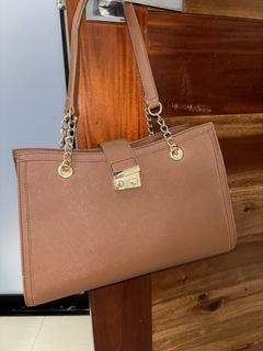 (Category: ) located in . Submitted by shopcee (Listing ID 1468191917, Image 1). Description: .