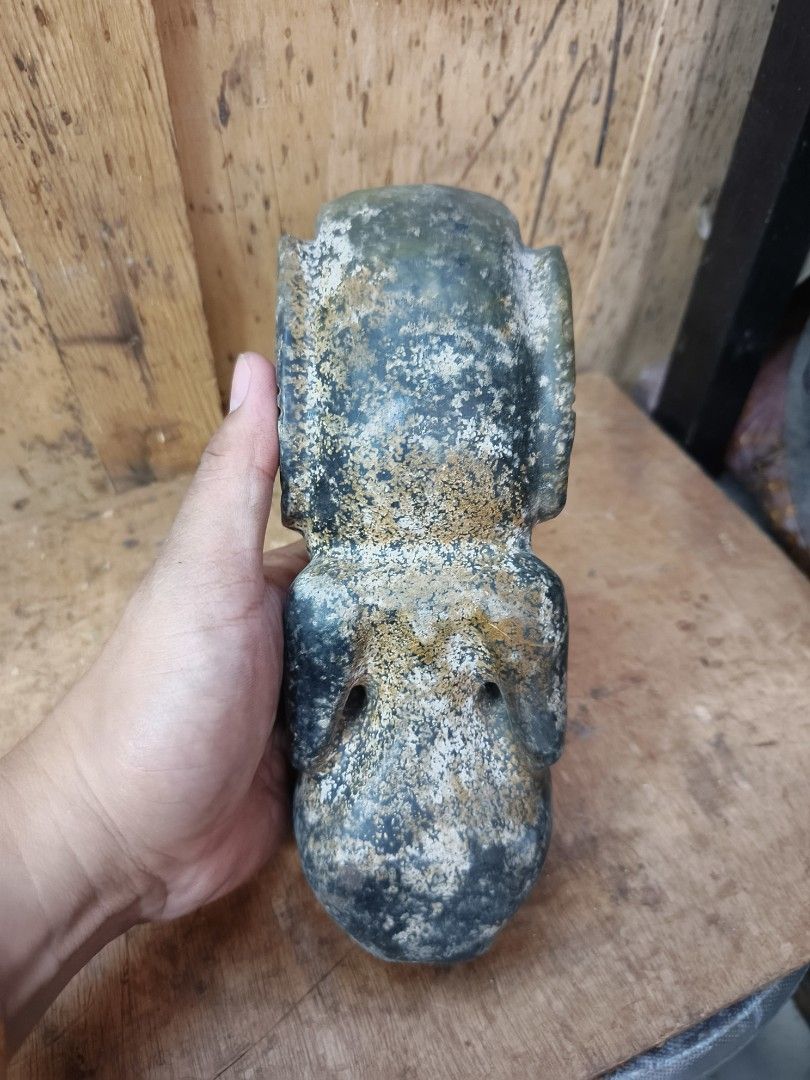 Antique Stone Statue (Category: Vintage Collectibles) located in Manila. Submitted by vintage_styles_co (Listing ID 1468196209, Image 3). Description: .