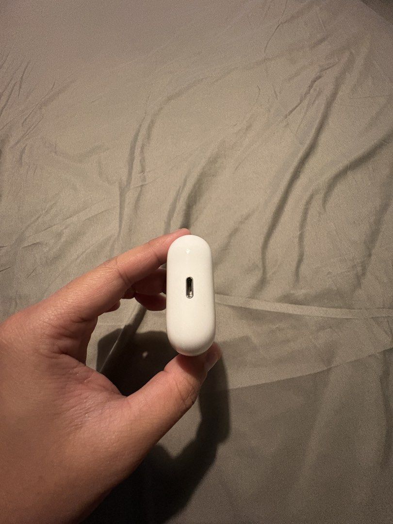 Apple AirPods (3rd Generation) - Lightning Case + Free Speck Case (Category: Earphones) located in Paranaque City. Submitted by dlf.dv (Listing ID 1468149822, Image 3). Description: Authentic Apple AirPods (3rd Generation) Condition: Used, 100% fully functional. Audio and microphones working perfectly on both ears. Inclusions: AirPods L/R, Lightning Charging Case, Original Apple Charging Cable, plus Free Speck Case. Price: ₱4,000 (Slightly negoti