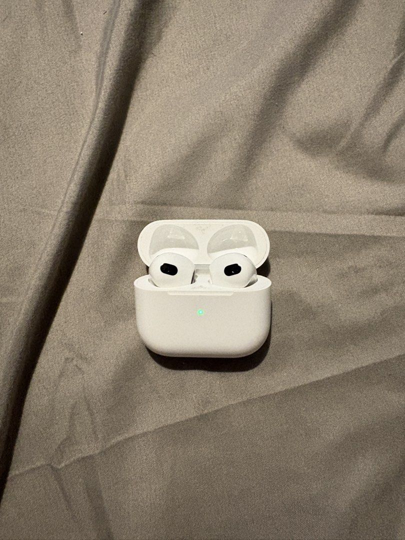 Apple AirPods (3rd Generation) - Lightning Case + Free Speck Case (Category: Earphones) located in Paranaque City. Submitted by dlf.dv (Listing ID 1468149822, Image 2). Description: Authentic Apple AirPods (3rd Generation) Condition: Used, 100% fully functional. Audio and microphones working perfectly on both ears. Inclusions: AirPods L/R, Lightning Charging Case, Original Apple Charging Cable, plus Free Speck Case. Price: ₱4,000 (Slightly negoti