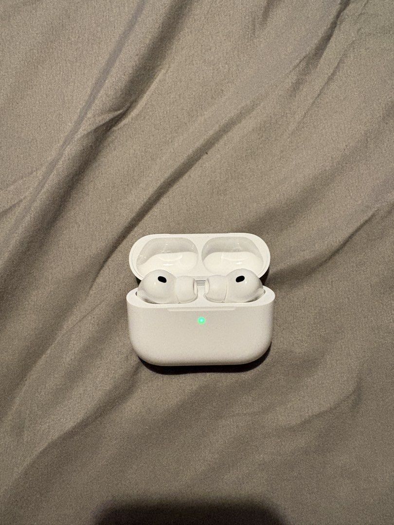 Apple AirPods Pro 3rd Gen + Spigen Case Vault (Category: Earphones) located in Manila. Submitted by dlf.dv (Listing ID 1468143926, Image 1). Description: Apple AirPods Pro 3rd Gen with Free Spigen Rugged Armor Case Bought on October 05, 2026 from Beyond the Box for ₱14,990 (SRP). Rarely used, practically brand new condition! • Condition: 9.9/10 Pristine condition, works perfectly • Proof of Purchase: Physical receipt inside the box for warranty •
