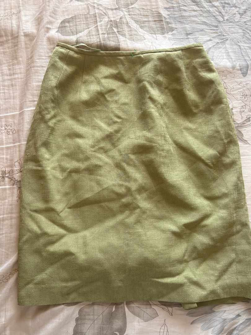 Apple Green Skirt (Category: Skirts) located in Makati City. Submitted by lilylovesxo (Listing ID 1468185858, Image 1). Description: 26” waistline Loc: Taguih.