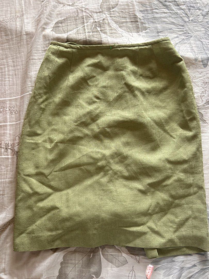 Apple Green Skirt (Category: Skirts) located in Makati City. Submitted by lilylovesxo (Listing ID 1468185858, Image 2). Description: 26” waistline Loc: Taguih.