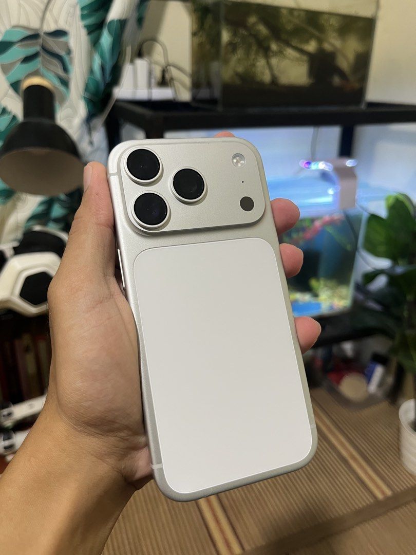 Apple iPhone 17 Pro 256GB Silver (Category: iPhone 17 Series) located in Manila. Submitted by gene0805 (Listing ID 1468199050, Image 3). Description: - Model: Apple iPhone 17 Pro - Color: Silver - Storage: 256GB - Battery Health: 100% (Zero cycle count) - Condition: Almost brandnew Original Box - Warranty: Valid until October 2027 -Slightly Negotiable / Meetup / Pickup.