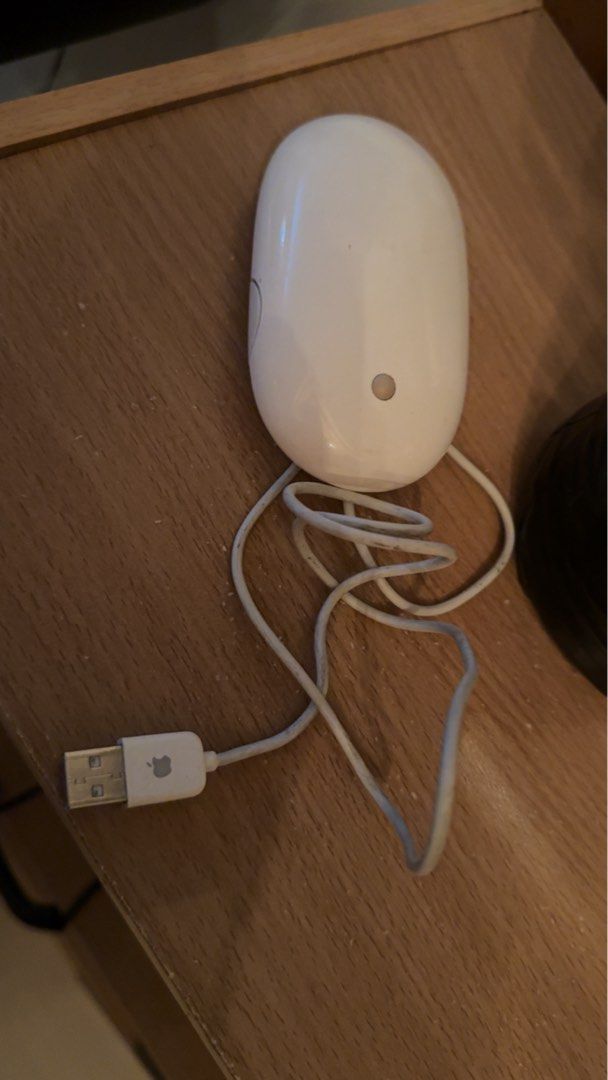 Apple mouse (Category: Mouse & Mousepads) located in Manila. Submitted by emilyclothes.usa (Listing ID 1468218724, Image 1). Description: .