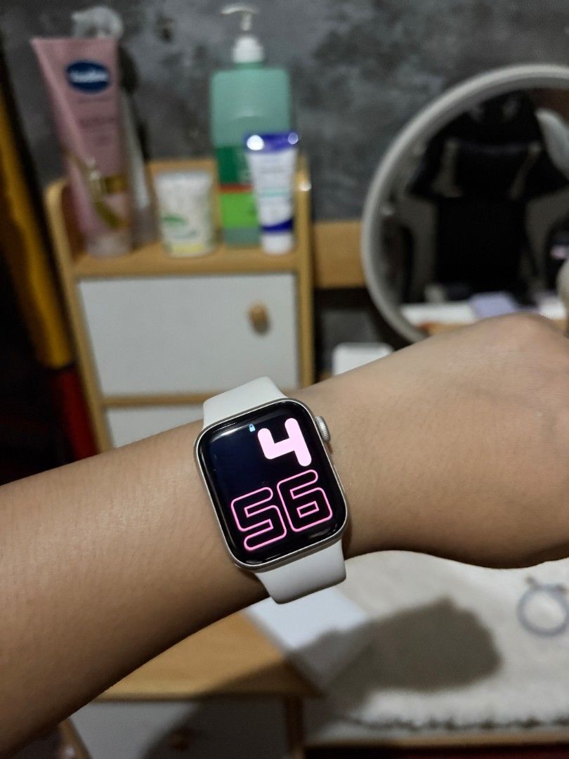 Apple watch se 3 40mm (Category: Wearables & Smart Watches) located in Santa Maria. Submitted by _prelovedbyveronica (Listing ID 1468149036, Image 2). Description: Apple watch Se 3 40mm in starlight (GPS) Bought for 12,146 last April 2026 Last price: 7000 negotiable -used with care -no flaws, no scratches, no hidden defects -complete box with original charger, manual, warranty -10/10 condition LOOKS NEW!! -battery health: 100% - under warranty un