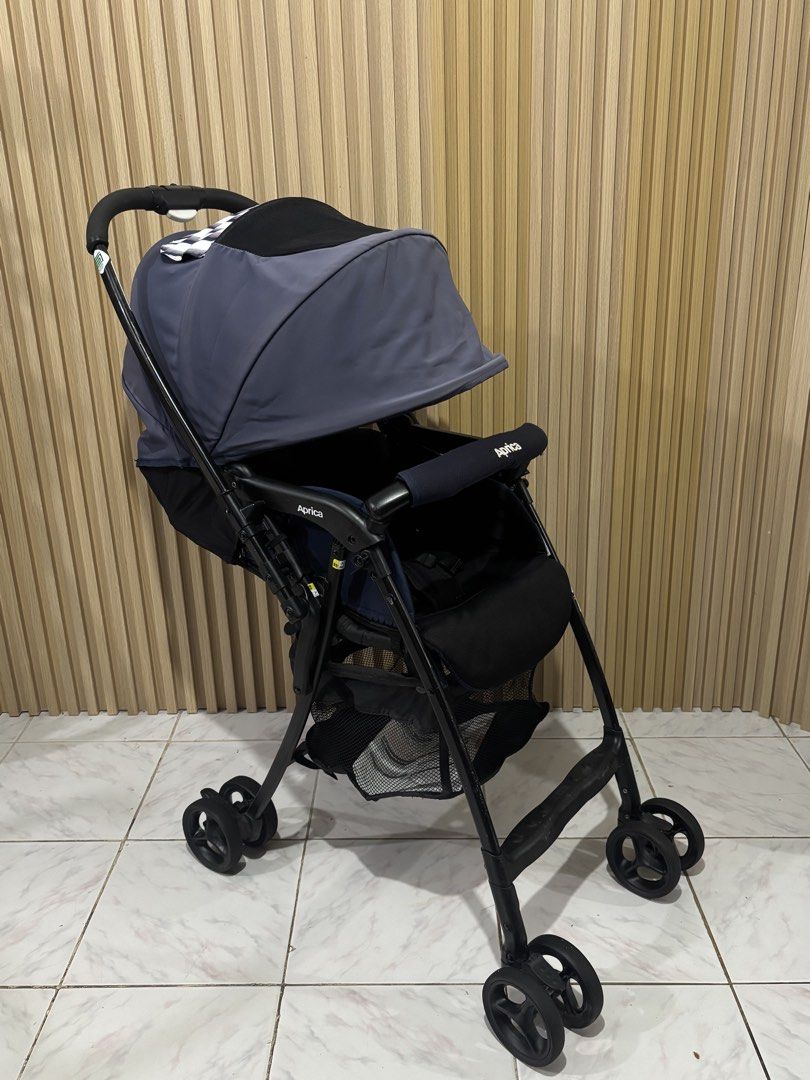 APRICA KAROON PLUS (Category: Strollers) located in Valenzuela. Submitted by jen_prelovedcorner.2 (Listing ID 1468061025, Image 3). Description: APRICA KAROON PLUS 🔵🔵🔵 ✅Aprica’s ultra-lightweight stroller 😍 ✅Suitable for 0 up to 4 years old ✅5 point safety belt ✅Easy to open and fold ✅Stands alone when folded SALE 1,900 only 🫶🏻 Location Valenzuela City.