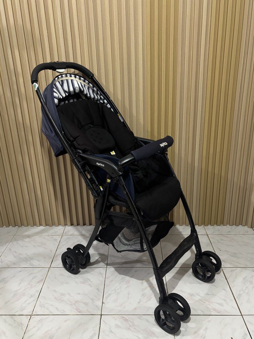 APRICA KAROON PLUS (Category: Strollers) located in Valenzuela. Submitted by jen_prelovedcorner.2 (Listing ID 1468061025, Image 2). Description: APRICA KAROON PLUS 🔵🔵🔵 ✅Aprica’s ultra-lightweight stroller 😍 ✅Suitable for 0 up to 4 years old ✅5 point safety belt ✅Easy to open and fold ✅Stands alone when folded SALE 1,900 only 🫶🏻 Location Valenzuela City.
