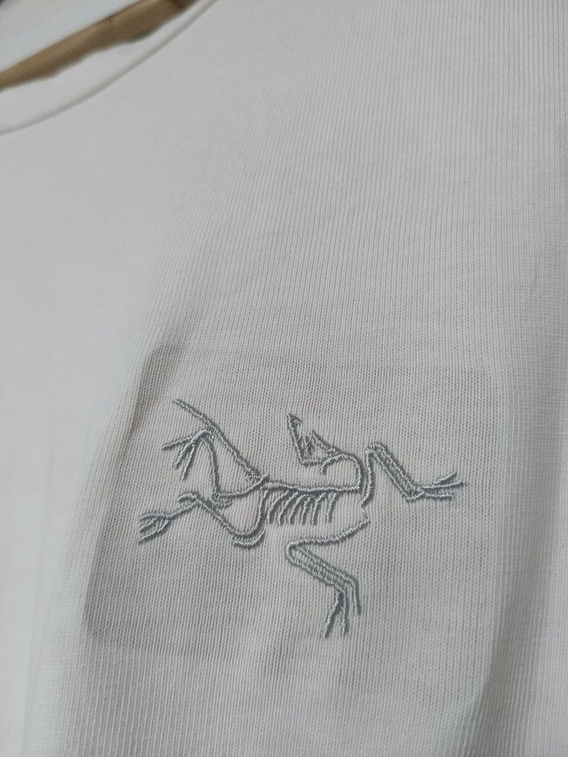 ARCTERYX (Category: Activewear) located in Manila. Submitted by liljhayvillanueva (Listing ID 1468203599, Image 3). Description: ARCTERY SIZE LARGE COLORATE 9/10 ISSUE STAIN.