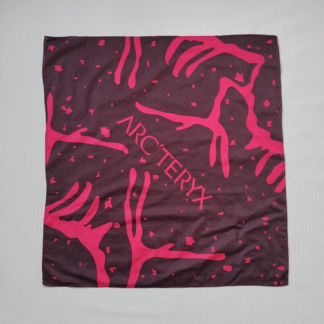 ARC'TERYX (2 BANDANA'S) (Category: Handkerchief & Pocket Squares) located in La Carlota. Submitted by waybackcouture (Listing ID 1468142301, Image 3). Description: ARC'TERYX (2 BANDANA'S) RATE VERY GOOD CONDITION BANDANA SIZE PRICE 899 TAKE BOTH/ ADD SHIPPING FEE DM TO PURCHASE.