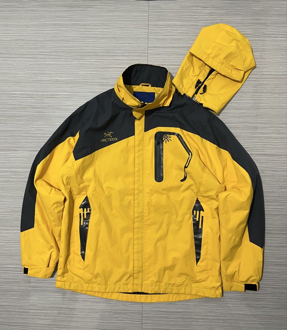 ARCTERYX TAU WINDBREAKER WATERFROOP (Category: Coats, Jackets and Outerwear) located in Santa Cruz. Submitted by youngearth.c72f95 (Listing ID 1468059211, Image 2). Description: LIKE NEW CONDITION NEED WASH ONLY DIMES-24x28 L to XL FITTING.