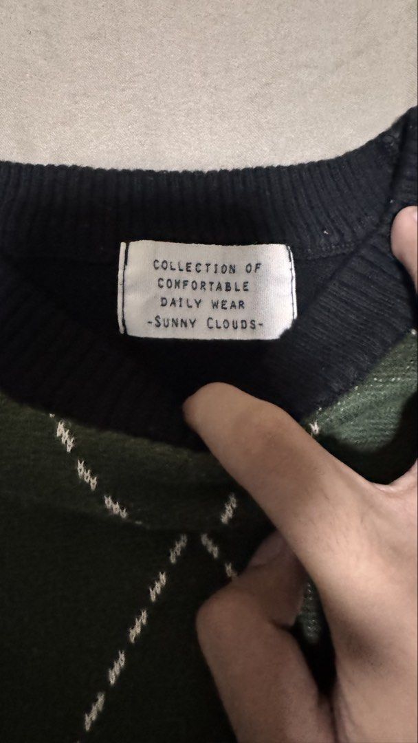 ARGYLE SWEATER (Category: Coats, Jackets and Outerwear) located in Santa Cruz. Submitted by valocs (Listing ID 1468189524, Image 2). Description: Details👇 Argyle Cotton Sweater (favss🔥) Dimensions: Width - 24 Lenght - 24 Condition - 10/10 Color Rate - 10/10 Issues -❌ Feel free to offer, Slightly Negotiable Payment First, Shipping Through Jnt📦.