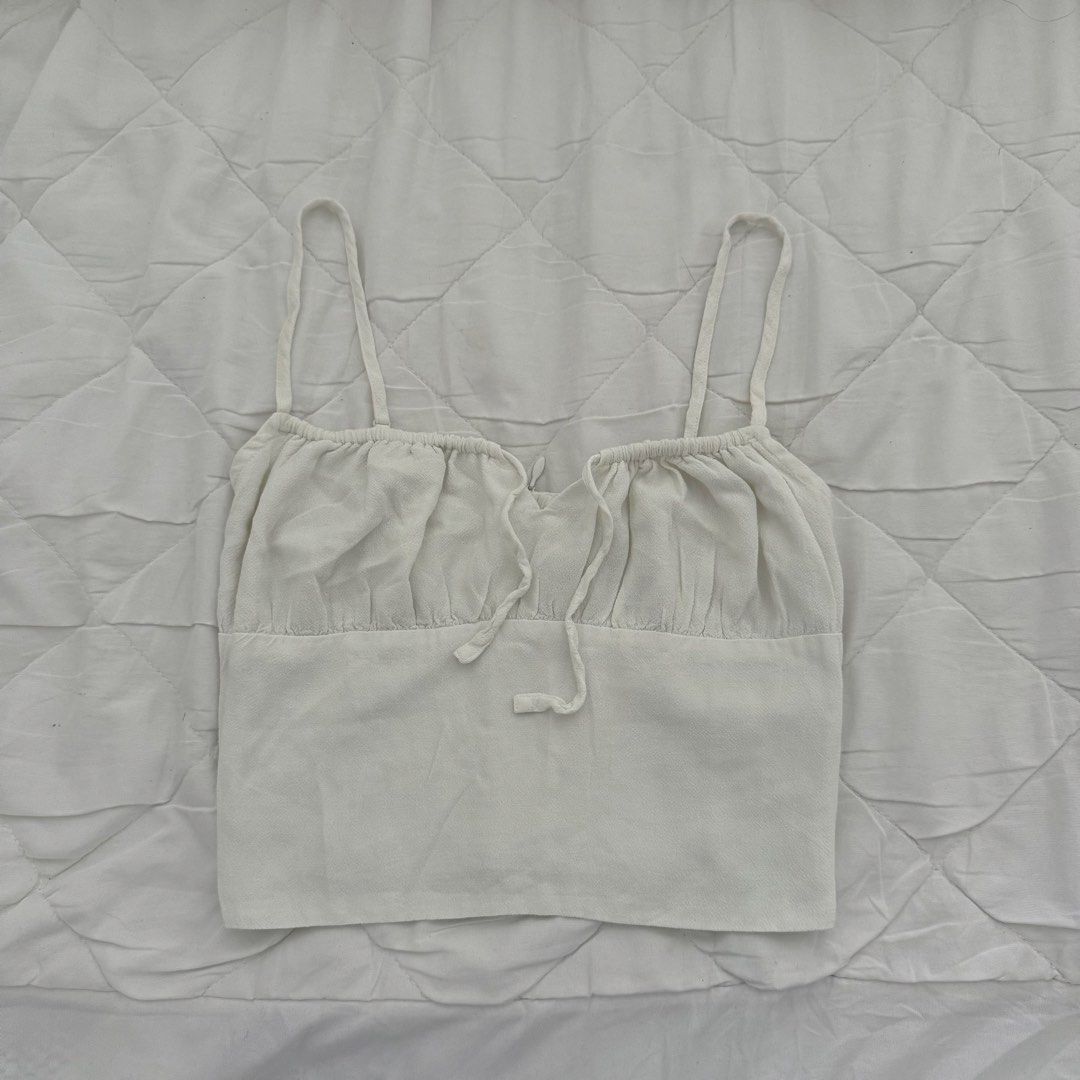 Aritzia Cami Top (Category: Sleeveless) located in Davao. Submitted by aug_amari (Listing ID 1468075566, Image 1). Description: xs-s! .