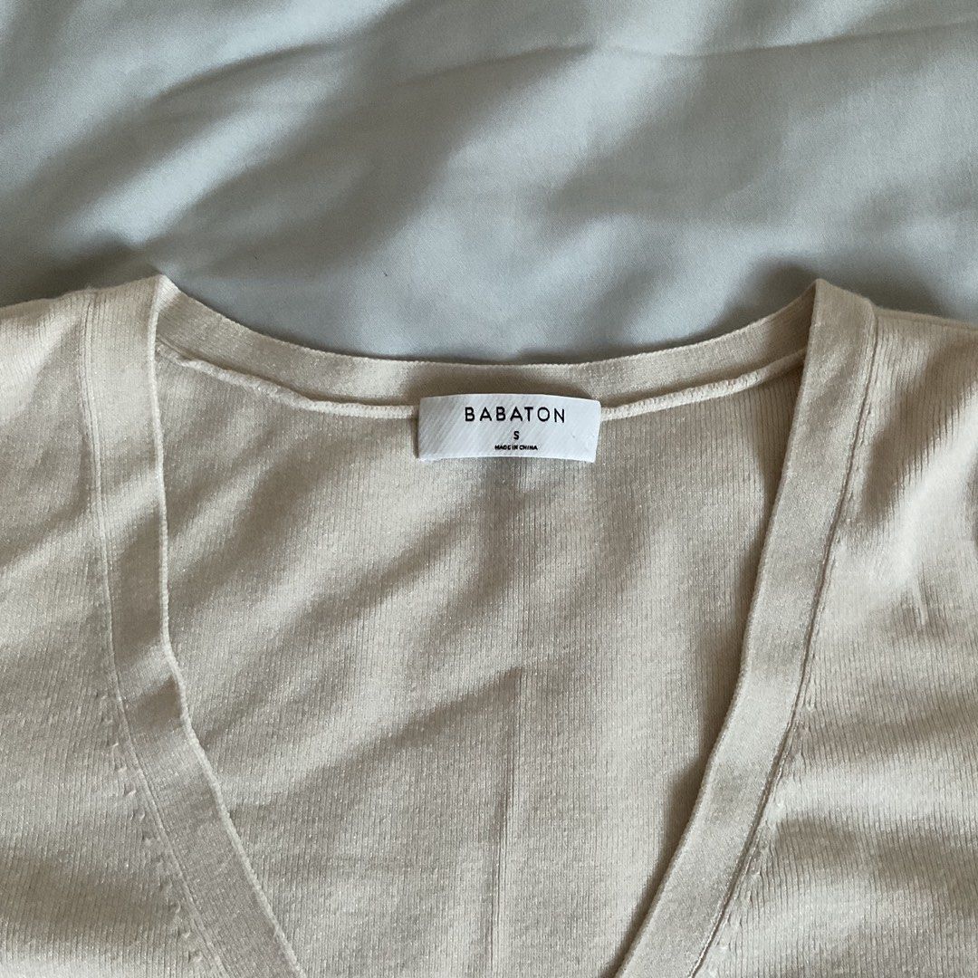 Aritzia Cream Knit Longsleeve Top (Category: Longsleeves) located in Quezon City. Submitted by declutter.chek (Listing ID 1468153456, Image 3). Description: Washed but never used Fits S-M tight fit .