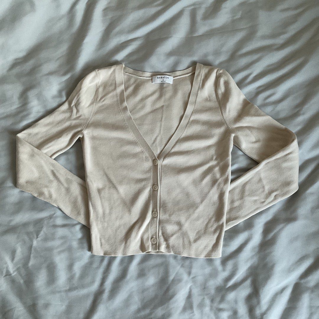 Aritzia Cream Knit Longsleeve Top (Category: Longsleeves) located in Quezon City. Submitted by declutter.chek (Listing ID 1468153456, Image 2). Description: Washed but never used Fits S-M tight fit .