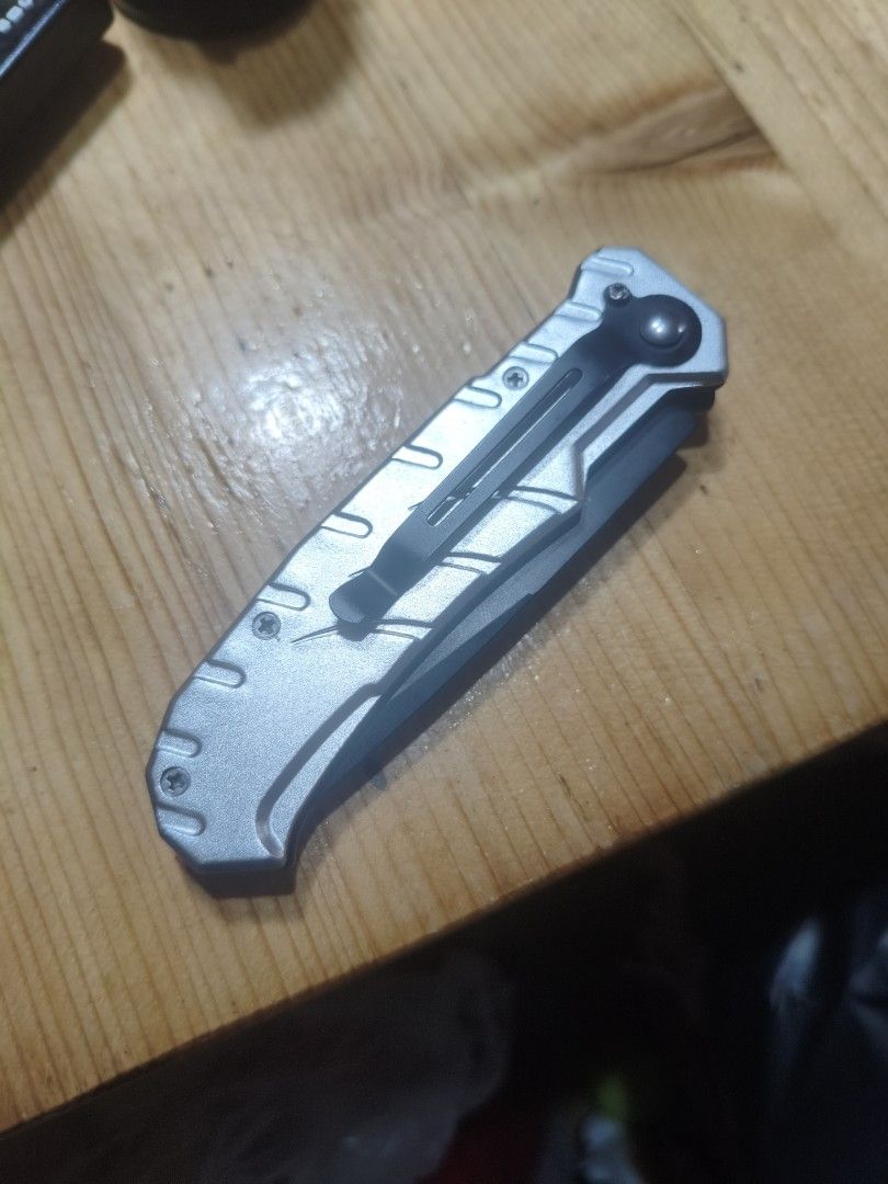Armed Force Tactical Harley-Davidson 162HDSL Folding Knife (Category: Hiking & Camping) located in Baguio. Submitted by baguiobeans (Listing ID 1468184010, Image 3). Description: - Model: Armed Force Tactical 162HDSL with Harley-Davidson branding - Blade: Black 440C stainless steel, partially serrated - Handle: Silver finish with branded design - Features: Built-in back pocket clip for easy carry - Inclusion: Comes with the original black box - C