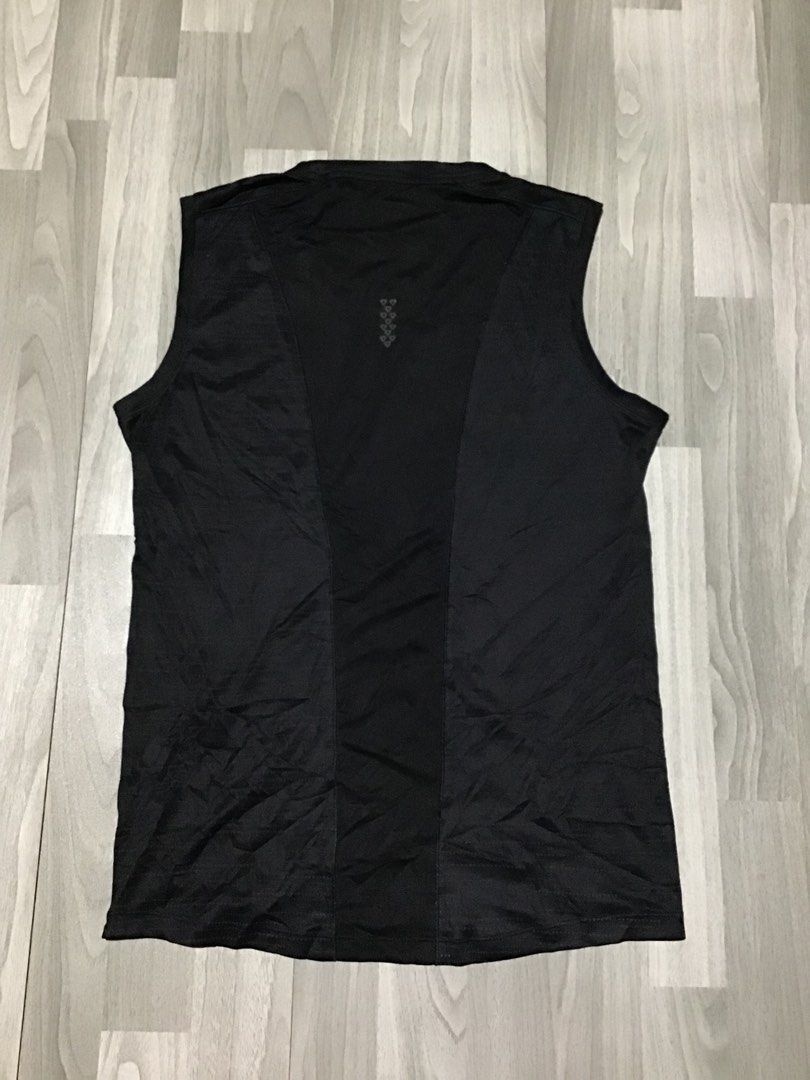 ASICS athletic motiondry Tank top (Category: Tshirts & Polo Shirts ) located in Davao. Submitted by ljay.thriftedfinds (Listing ID 1468241604, Image 3). Description: ASICS athletic motiondry Tank top Size large Good as new No issue.