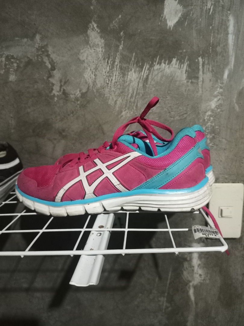 ASICS GEL (Category: Sneakers) located in Mabalacat. Submitted by hasashoe (Listing ID 1468201932, Image 1). Description: SIZE ON PIC EXCELLENT CONDITION GOOD WORKING PERFORMANCE READY TO WEAR.