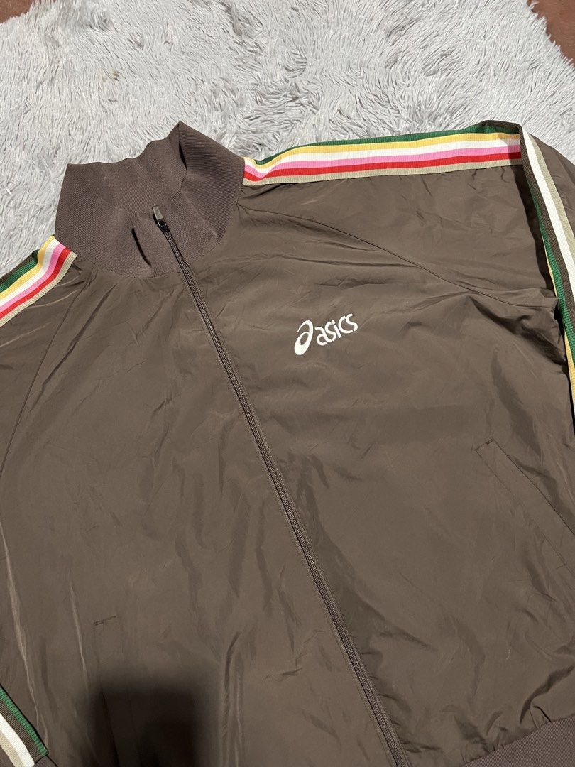 Asics jacket (Category: Coats, Jackets and Outerwear) located in Manila. Submitted by loreenajoc (Listing ID 1468220037, Image 2). Description: Asics jacket Good as new XL No issue.