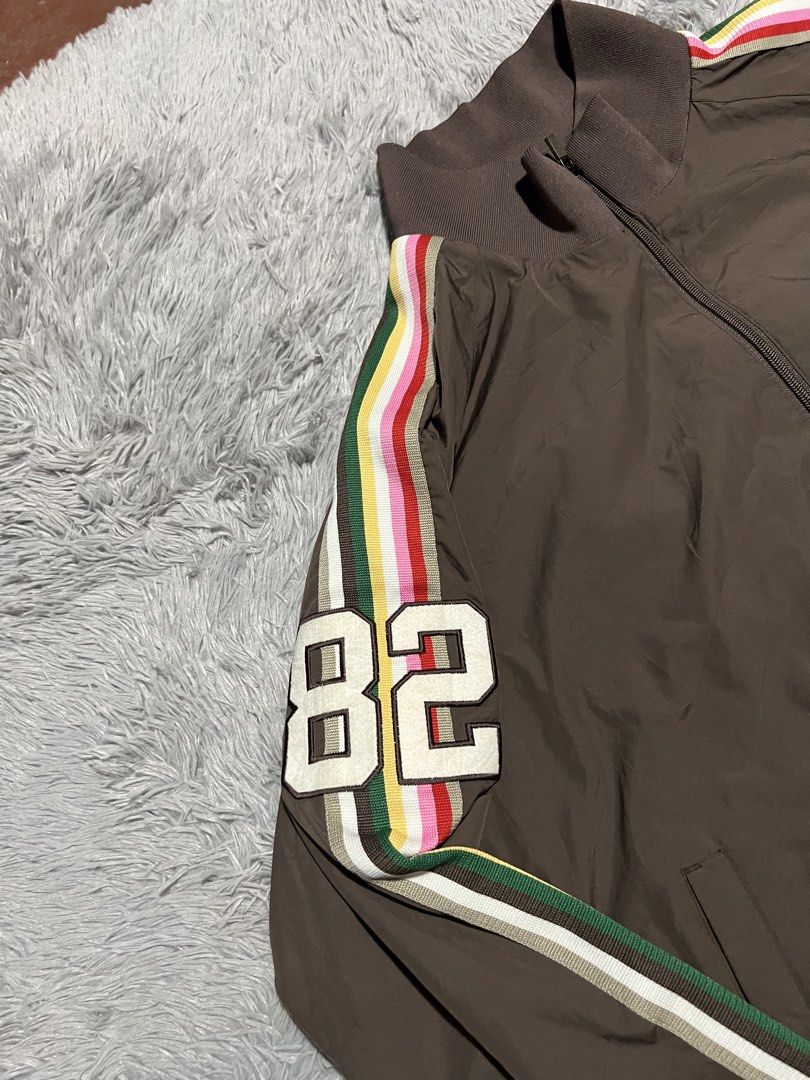 Asics jacket (Category: Coats, Jackets and Outerwear) located in Manila. Submitted by loreenajoc (Listing ID 1468220037, Image 3). Description: Asics jacket Good as new XL No issue.