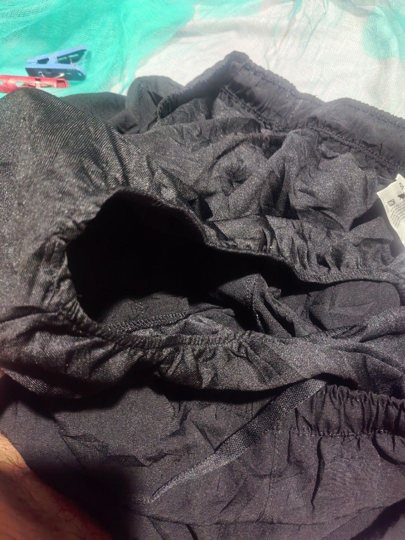 Asics running short w/inner lining (Category: Activewear) located in Vinzons. Submitted by khasanche43622 (Listing ID 1468210724, Image 3). Description: Excellent condition Almost brandnew No issue Waist-30-38 L-17.5.
