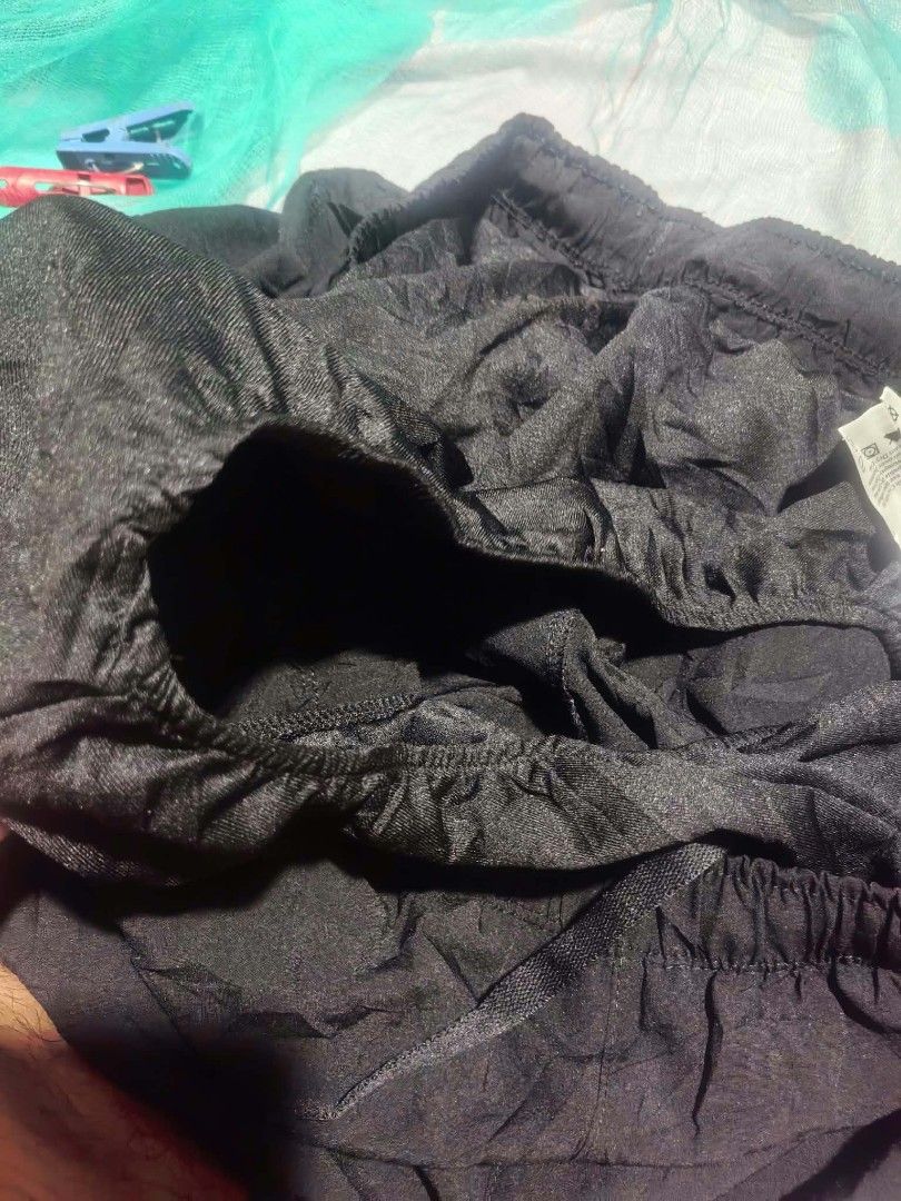 Asics running short w/inner lining (Category: Activewear) located in Vinzons. Submitted by kspabico07187 (Listing ID 1468213705, Image 3). Description: Excellent condition Almost brandnew No issue Waist-30-38 L-17.5.
