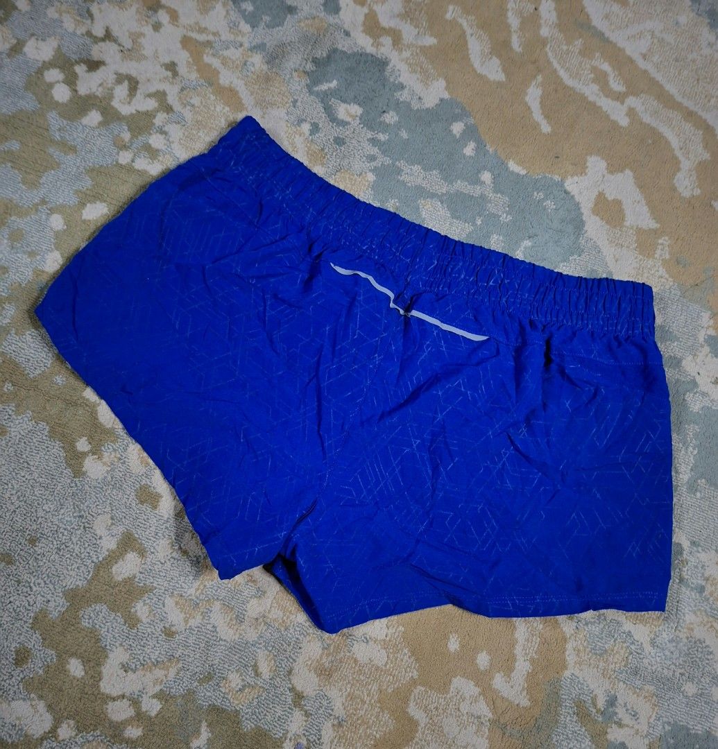Asics running shorts (Category: Shorts) located in Tagaytay City. Submitted by joselito_acosta (Listing ID 1468173912, Image 2). Description: Asics running shorts In excellent condition No issues 9.5/10 color rate Small on tag Waistline: 28 "-32" Length: 11.5" Leg opening: 11.5" Authentic ✅ ✅ ✅ 299+shipping fee only Location: tagaytay Dm to purchase 📩 📩 📩.