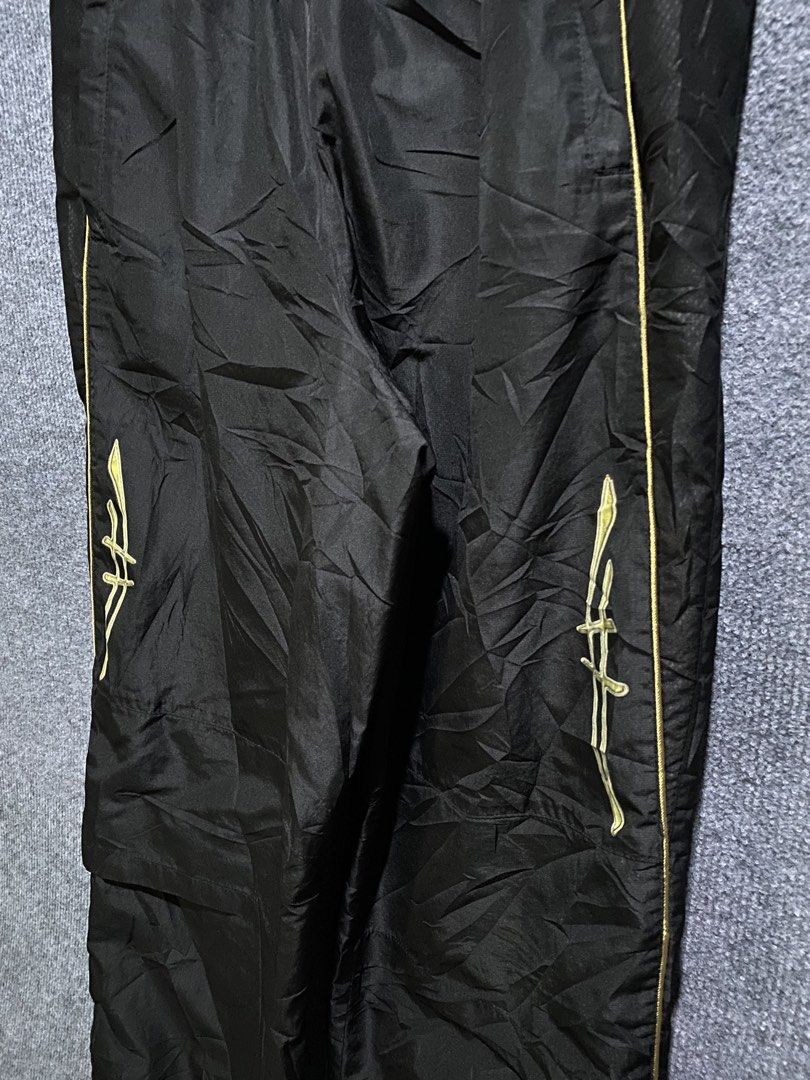 Asics Woven Track Pants (Category: Joggers) located in Banga. Submitted by thriftingwithher (Listing ID 1468075959, Image 2). Description: 📌 ASICS WOVEN TRACK PANTS💎 ◾DIMES: WAIST FREE✨ LENGTH 39✨ THIGH 12.5✨ LEG OPENING 8✨ ◾COMPLETE TAGS✨ ◾ISSUE: NONE✨ ◾COLOR RATE: 9.8/10✨ ◾EXCELLENT CONDITION✅.