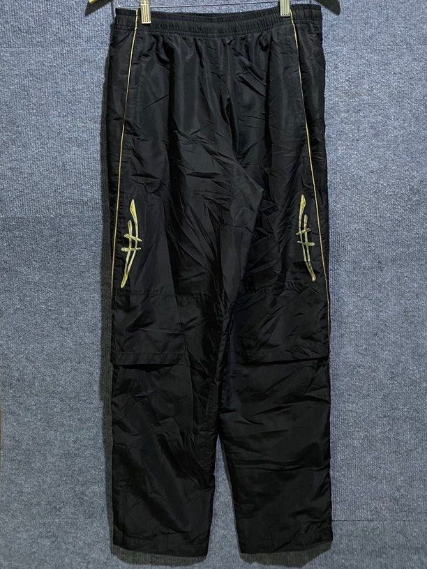 Asics Woven Track Pants (Category: Joggers) located in Banga. Submitted by thriftingwithher (Listing ID 1468075959, Image 1). Description: 📌 ASICS WOVEN TRACK PANTS💎 ◾DIMES: WAIST FREE✨ LENGTH 39✨ THIGH 12.5✨ LEG OPENING 8✨ ◾COMPLETE TAGS✨ ◾ISSUE: NONE✨ ◾COLOR RATE: 9.8/10✨ ◾EXCELLENT CONDITION✅.