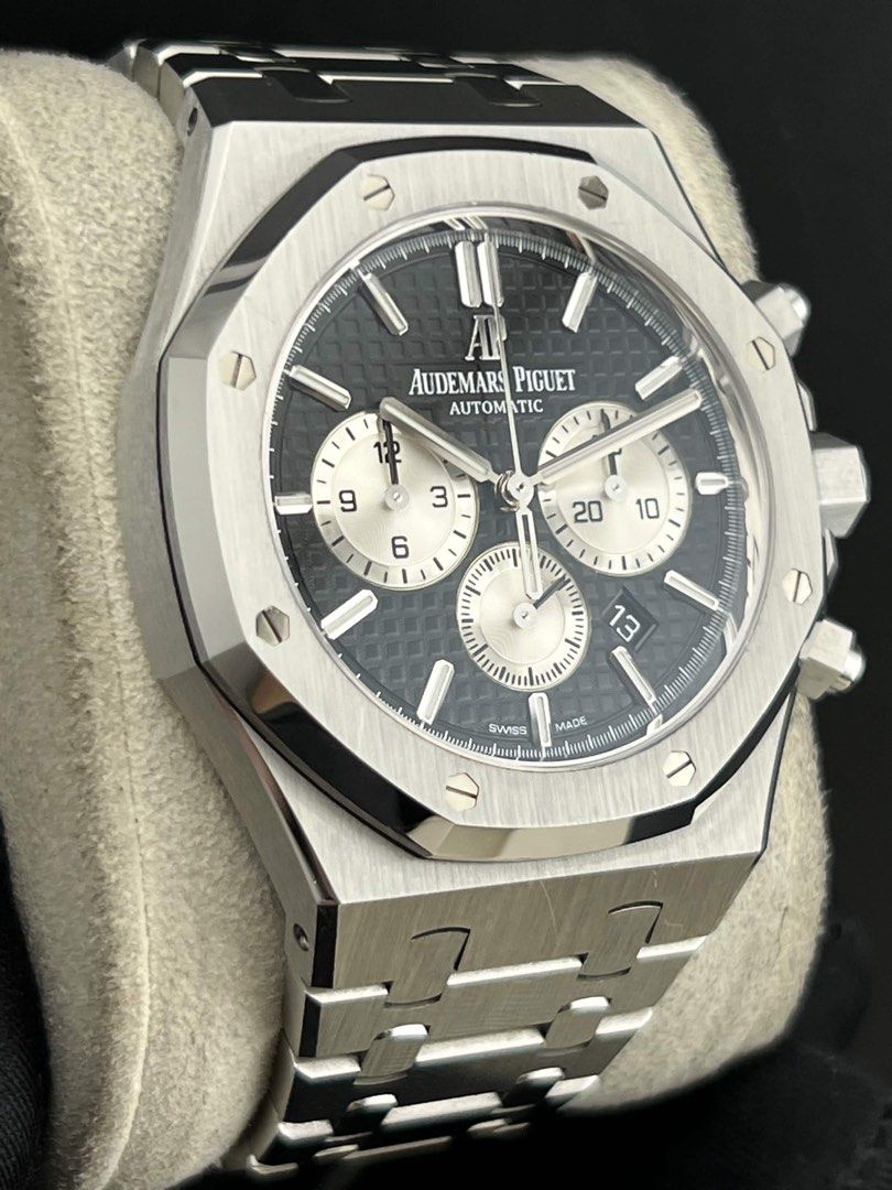 Audemars Piguet Royal Oak Chronograph 2020 (Category: Luxury Watches) located in Makati City. Submitted by tpx.ph (Listing ID 1468235562, Image 2). Description: Audemars Piguet Royal Oak Chronograph 2020 2.650M Cash Price 26331ST Good Condition Complete Set.