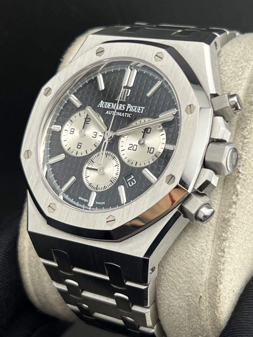 Audemars Piguet Royal Oak Chronograph 2020 (Category: Luxury Watches) located in Makati City. Submitted by tpx.ph (Listing ID 1468235562, Image 3). Description: Audemars Piguet Royal Oak Chronograph 2020 2.650M Cash Price 26331ST Good Condition Complete Set.