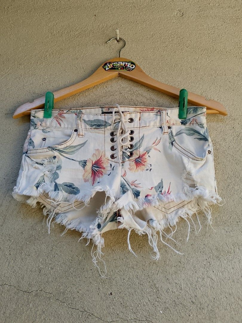 AUTHENTIC! BILLABONG (y2k booty) WOMEN " (Category: Shorts) located in Danao, Cebu. Submitted by psychypymb40965 (Listing ID 1468237378, Image 3). Description: details are in first photo ‎measurements through tape measure ‎pm/dm for other details,issues or transactions ‎negotiable! 👊😁 2nd Account Available Shoes, Bags, Sandals, Slippers & more footwear just click the link below 💚👇😁❤️ or follow for update stocks. ‎https://www.carousell.ph/u/a