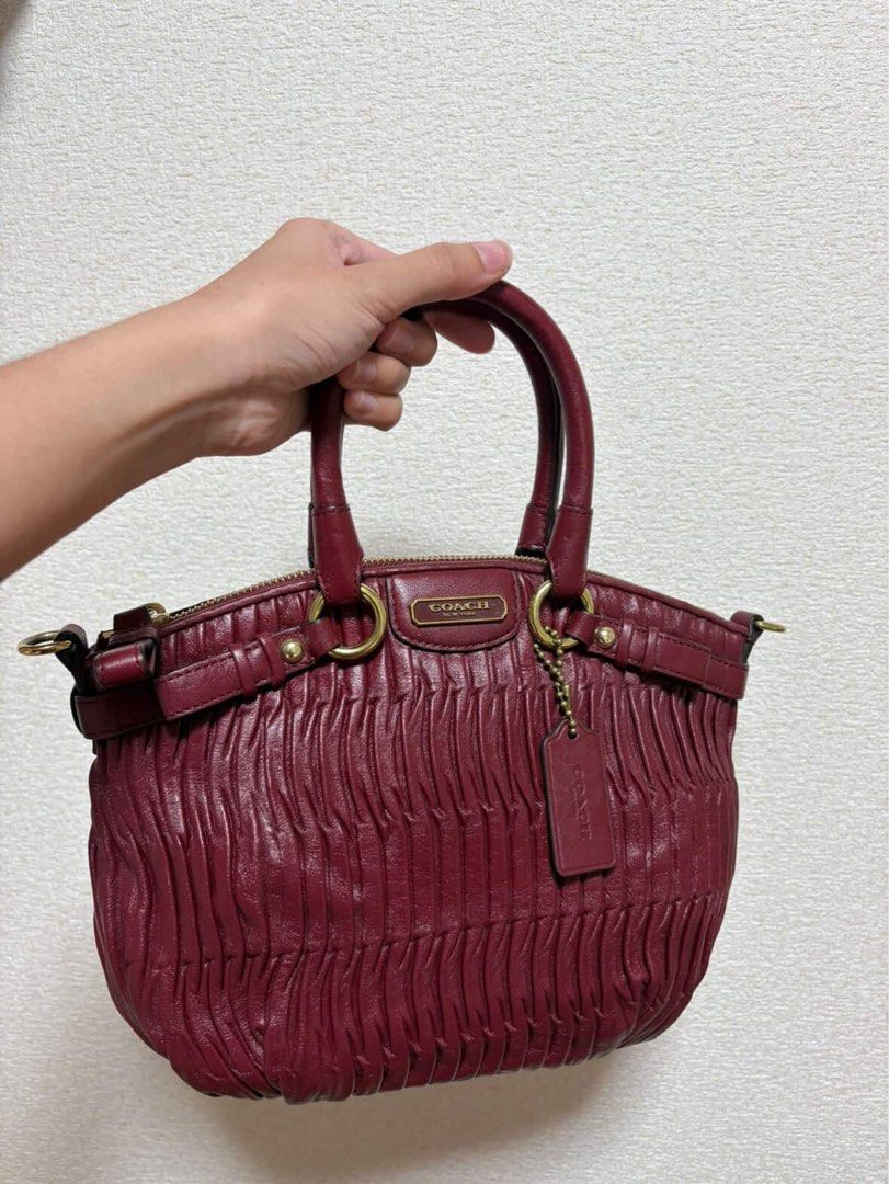Authentic coach madison gathered leather satchel ( WITH STRAP ) (Category: Luxury Bags & Wallets) located in Manila. Submitted by arganacoline (Listing ID 1468066781, Image 1). Description: 100% Authentic bought from japan vintage stores! .