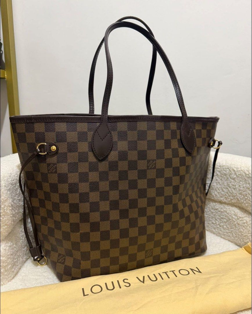 Authentic Louis Vuitton Neverfull MM Damier Ebene (Category: Luxury Bags & Wallets) located in Pasig City. Submitted by sheyfabph (Listing ID 1468082587, Image 3). Description: Authentic Louis Vuitton Neverfull MM in classic Damier Ebene canvas Rank ab Excellent structure: No cracks on the leather or canvas with dustbag 46k.
