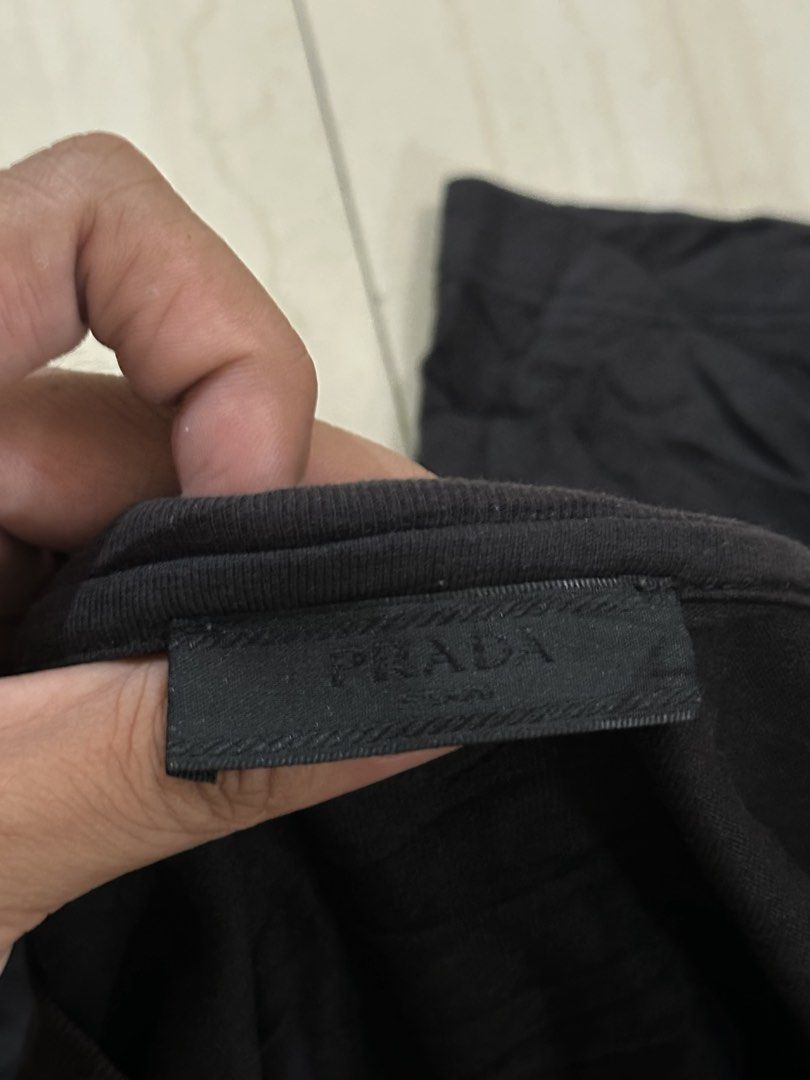 Authentic Prada (Category: Activewear) located in Alitagtag. Submitted by bhthrift_30 (Listing ID 1468183469, Image 3). Description: Prada Large 2500 freeship Dm📩.