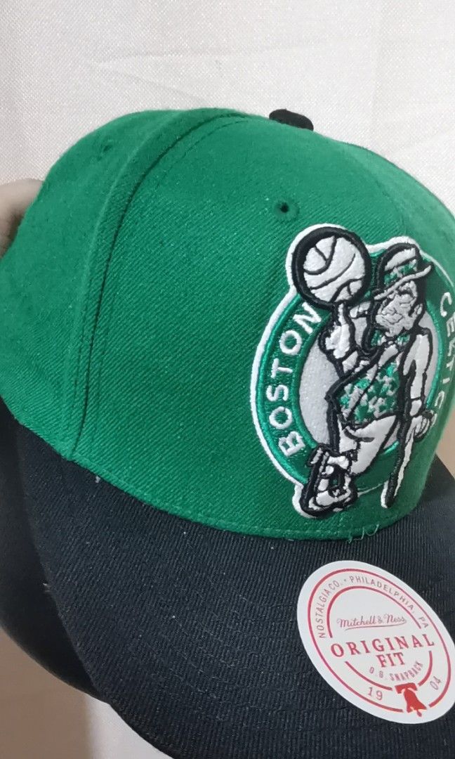 Authentic Retro Boston Celtics Cap (Category: Caps & Hats) located in Indang. Submitted by capitenyo (Listing ID 1468063683, Image 2). Description: Original Retro Boston Celtics Mitchell & Ness Cap ✅ Retro/Old Realeased ✅ 2012 Released Date ✅ Adjustable Snapback ✅ Flat/Squared shape Brim/Visor ✅ Gray Under Brim/Visor ✅ Size - One size Fits Most / Best for Small to Medium Adult Head Size ✅ Materials - Wool, Acrylic Color rate - 9.5/10, Matingkad p
