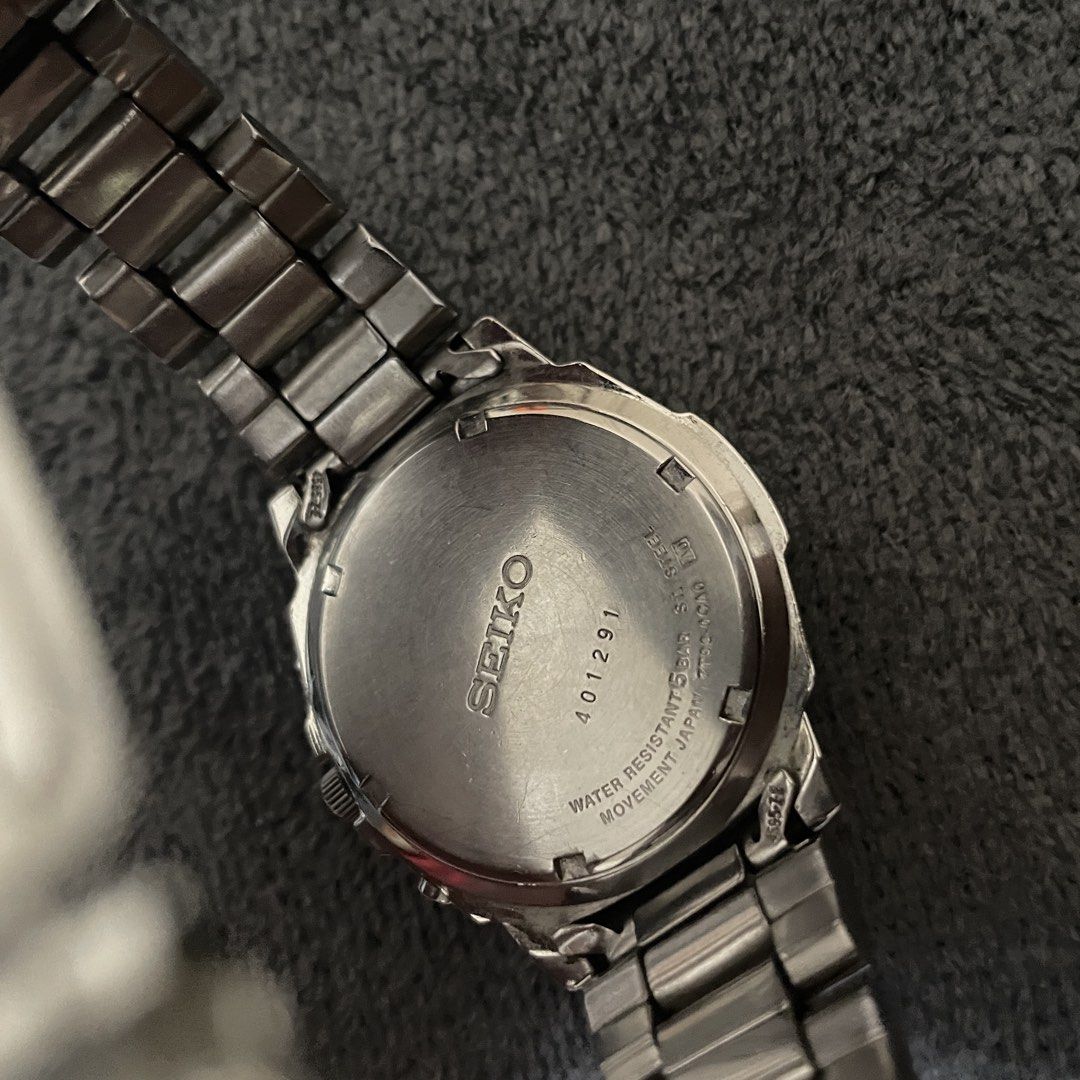 Authentic Vintage Seiko 5 Kinetic Quartz (Working) (Category: Men's Watches) located in Manila. Submitted by rdfinds (Listing ID 1468218685, Image 2). Description: Seiko Kinetic Movement: Kinetic quartz movement with a power reserve indicator pusher at the 2 o’clock position. Dial: Black dial with prominent luminous Arabic numerals (12 and 6) and index markers, a 24-hour inner track, luminous hands, and a day/date window at 3 o’clock. Case: Stain