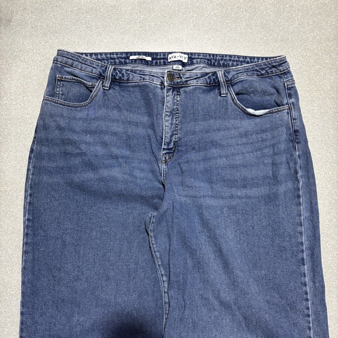 Ava & Viv Wide Leg Blue Jeans (Category: Jeans) located in Cavite. Submitted by thrift_yard_blvd (Listing ID 1468184568, Image 3). Description: Ava Viv Super Wide Leg Baggy Pants Size: 22 on the tag. Waist 42in Length 42in Leg Opening 14in Condition: Lightly used. Issue: None. Mine: 400 pesos.