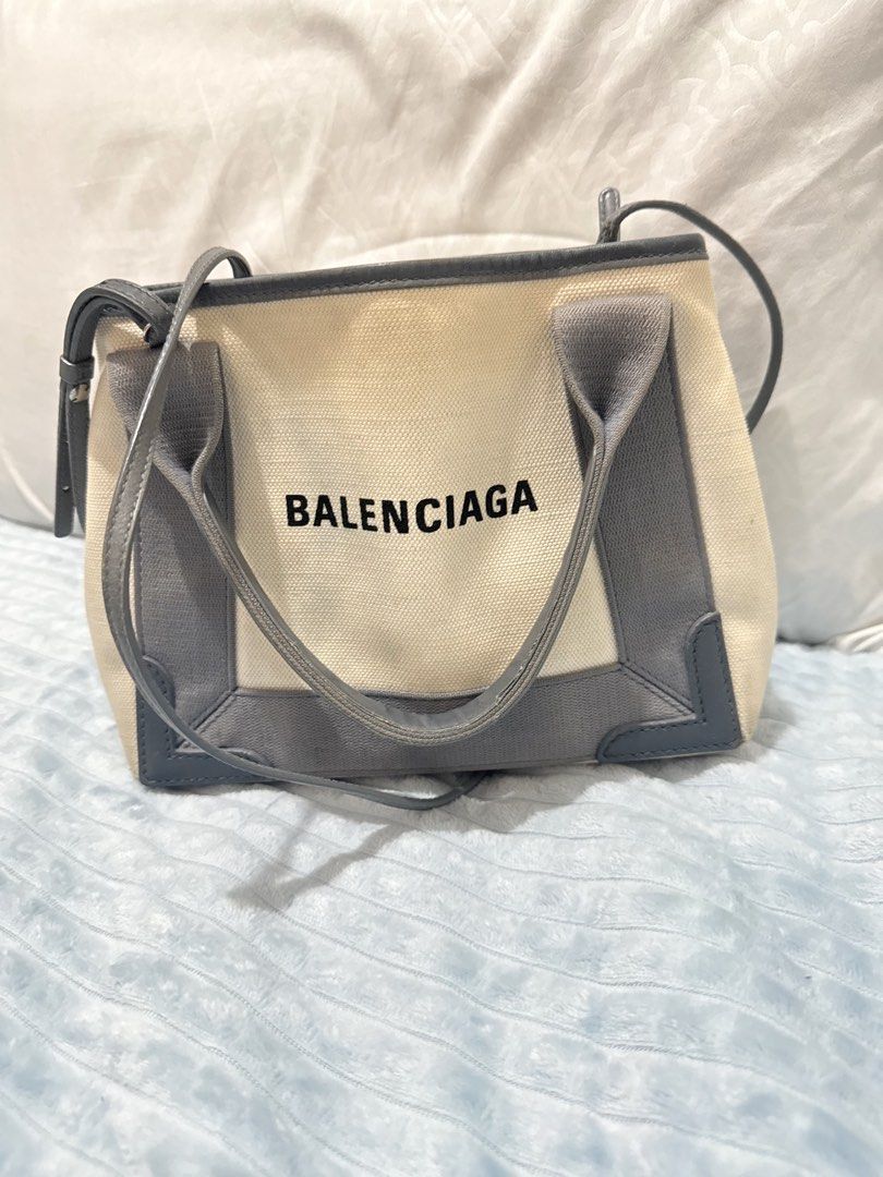 B A L E N C I A G A CABAS SMALL TOTE (Category: Tote Bags) located in Manila. Submitted by brandedboutique04 (Listing ID 1468111447, Image 2). Description: .