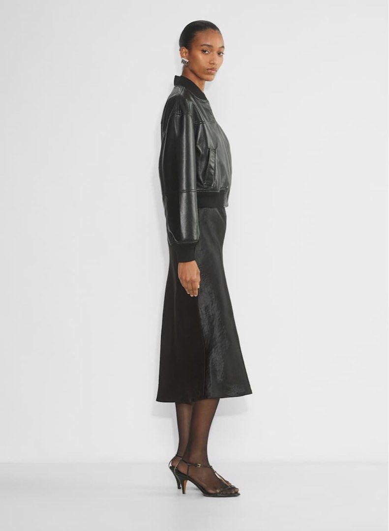 Babaton by Aritzia Satin Skirt (Category: Skirts) located in Mabalacat. Submitted by calmrabbit.ae2127 (Listing ID 1468199276, Image 3). Description: .