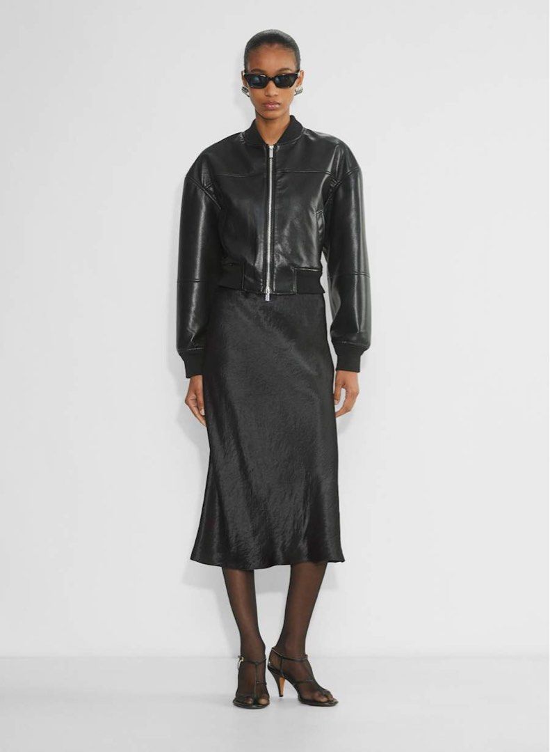 Babaton by Aritzia Satin Skirt (Category: Skirts) located in Mabalacat. Submitted by calmrabbit.ae2127 (Listing ID 1468199276, Image 2). Description: .