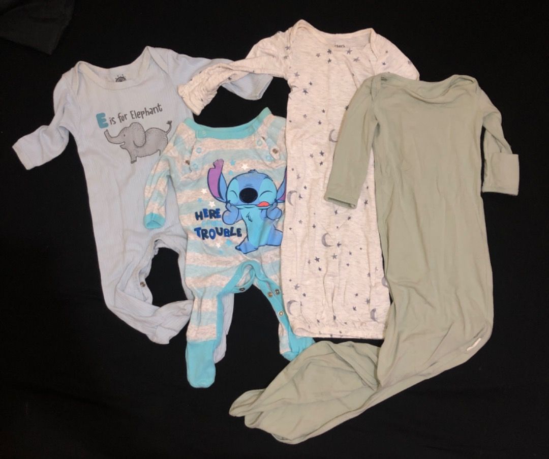 Baby sleepsack and frogsuit bundle 4 pieces (Category: Babies & Kids Fashion) located in Quezon City. Submitted by hikariiid (Listing ID 1468069543, Image 1). Description: - Bundle of 4 comfortable baby sleepwear - Made with soft, gentle fabrics ideal for everyday sleepwear - Great value bundle for newborn or infant daily wear.