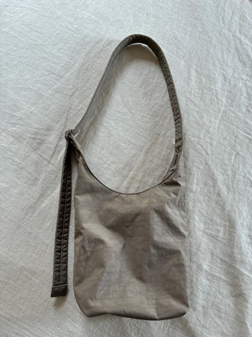 Baggu Small Nylon Sling - Dove (Category: Cross-body Bags) located in Mabalacat. Submitted by keb-a (Listing ID 1468139865, Image 1). Description: 🍒 — Heavyweight nylon (59% recycled) — 9.5"H × 7"W × 4.25" D — 39" adjustable strap — Machine-washable 🍒 — Authentic — Part of BAGGU's Fall '24 collection/drop — Can be worn as a crossbody bag or shoulder bag — Used only once; still crisp and in like-new condition 🍒 — rfs: decluttering for migration