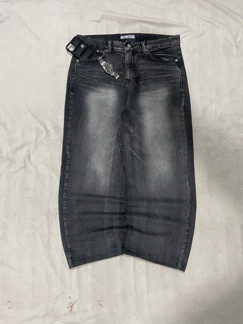 BAGGY BLACK WASHED JEANS (Category: Jeans) located in Bacolod City. Submitted by clerkhexx (Listing ID 1468245510, Image 1). Description: BAGGY BLACK ACID WASHED PANTS Brand: NNE HERZE Measurements: Waist: 35-36 Lenght: 40.5 Thigh: 14.5 Leg Hole: 10.5 Mine: 450 Condition of this item 10 - color rate 10- no issue Check every photos for conditions of the item EOB / END OF BIDDING: TOMORROW (9:01pm THURSDAY) Please note that some comments may not be