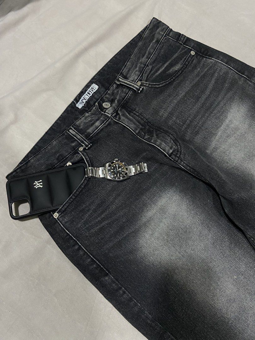 BAGGY BLACK WASHED JEANS (Category: Jeans) located in Bacolod City. Submitted by clerkhexx (Listing ID 1468245510, Image 2). Description: BAGGY BLACK ACID WASHED PANTS Brand: NNE HERZE Measurements: Waist: 35-36 Lenght: 40.5 Thigh: 14.5 Leg Hole: 10.5 Mine: 450 Condition of this item 10 - color rate 10- no issue Check every photos for conditions of the item EOB / END OF BIDDING: TOMORROW (9:01pm THURSDAY) Please note that some comments may not be