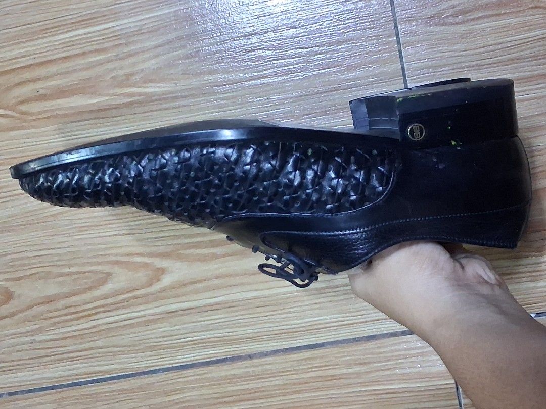 Balenciaga (Category: Sneakers & Footwear) located in Koronadal. Submitted by glai1992 (Listing ID 1468182942, Image 3). Description: balenciaga.